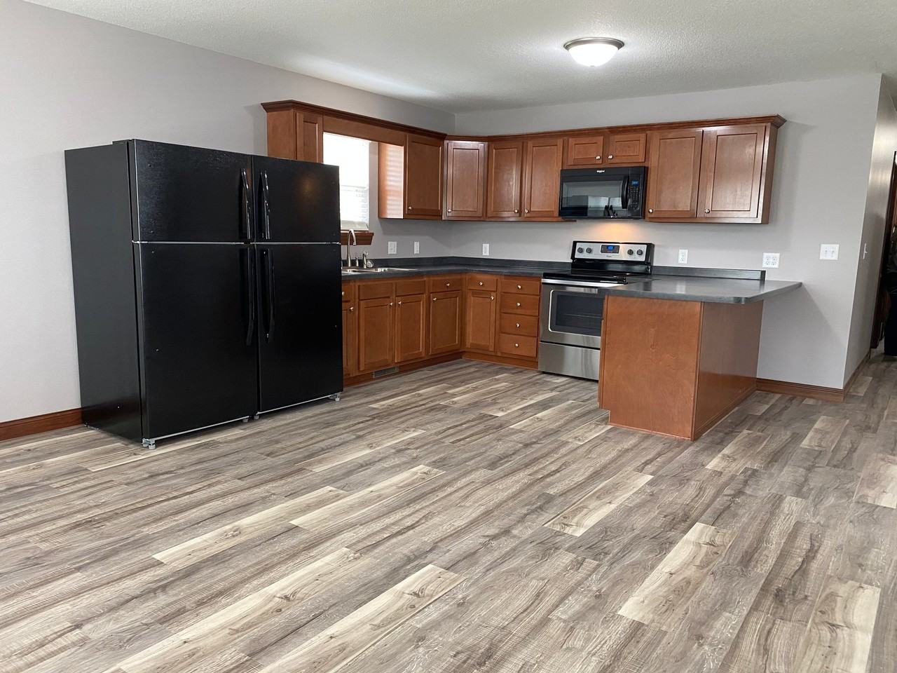 919 S Main St - Photo 2 of 12