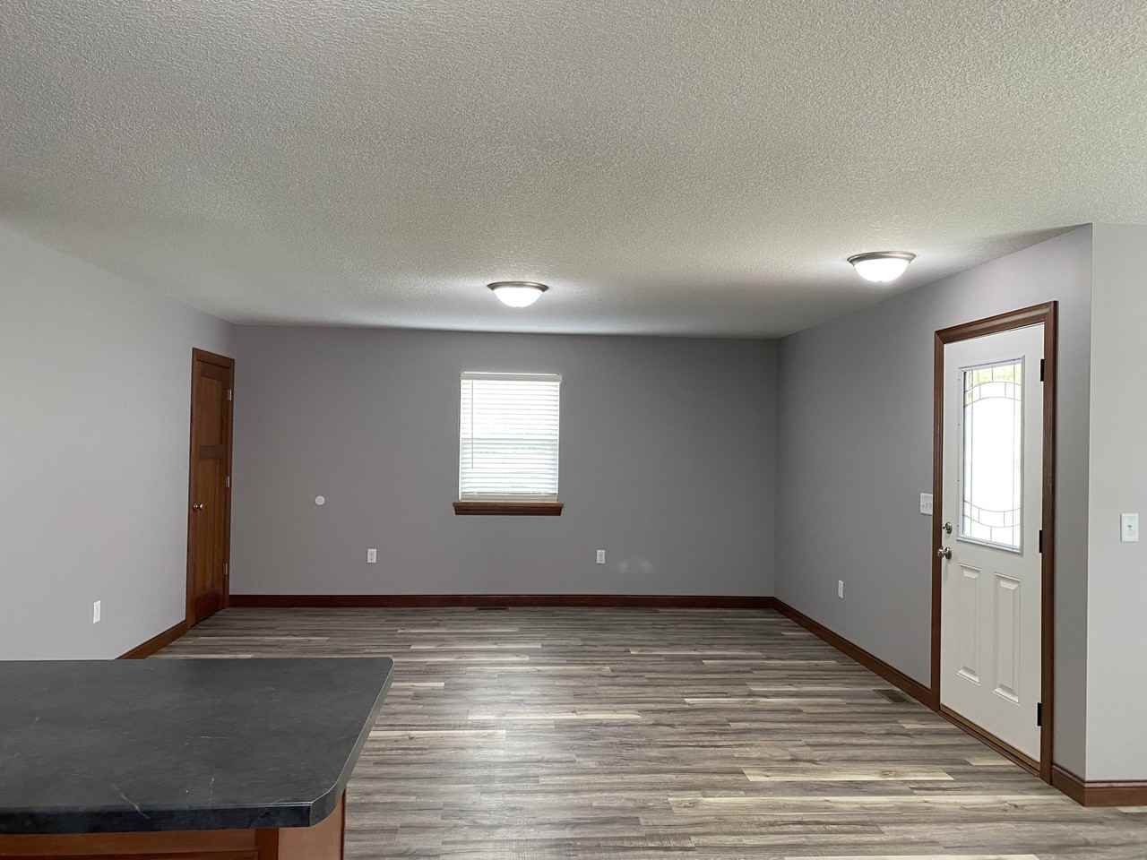 919 S Main St - Photo 5 of 12