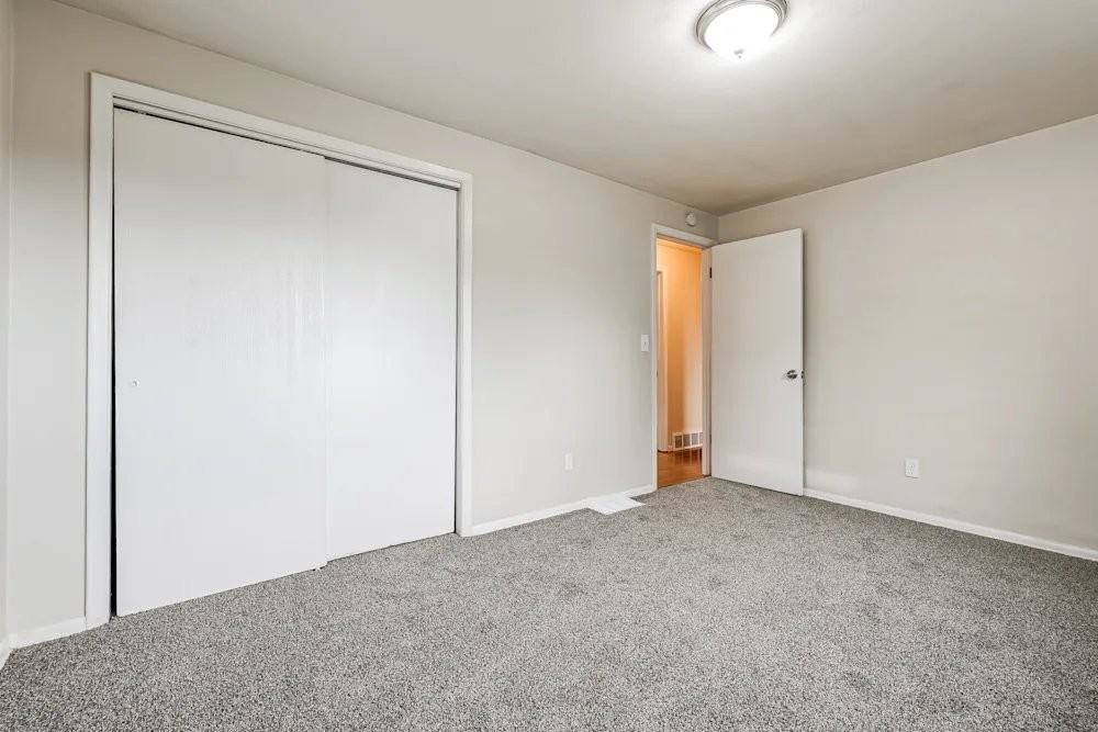 128256 E Virginia Pl - Photo 7 of 13