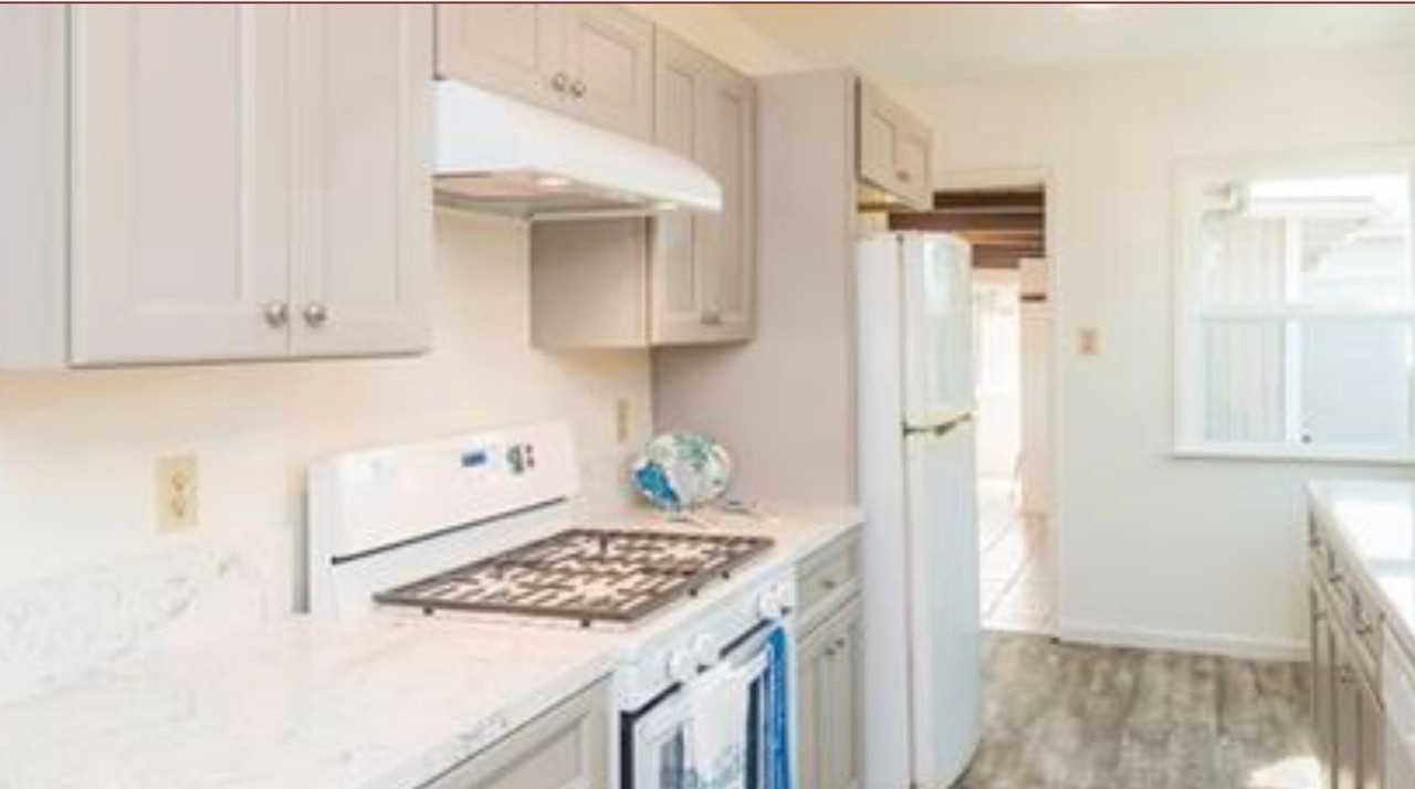 6273 Hobart St - Photo 6 of 15