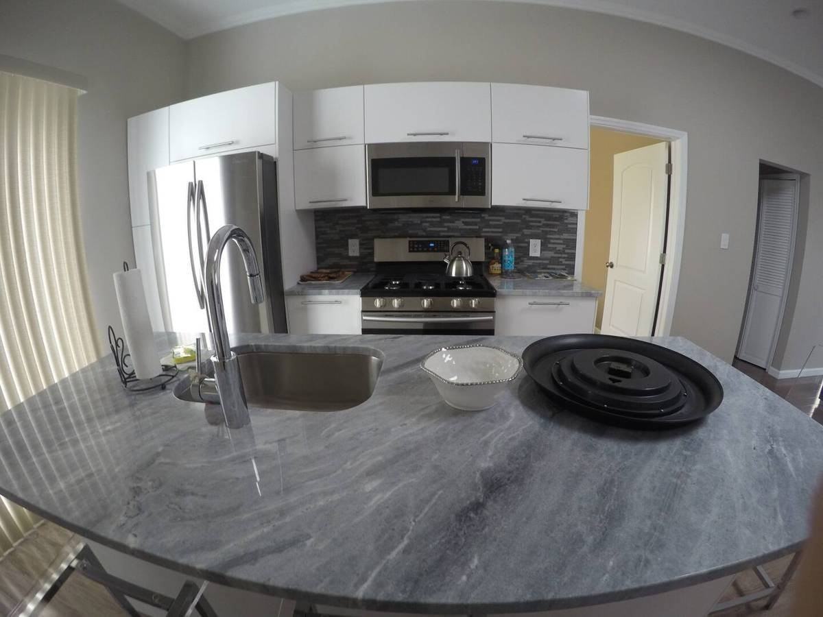 142 20th St #2ndFL - Photo 3 of 15