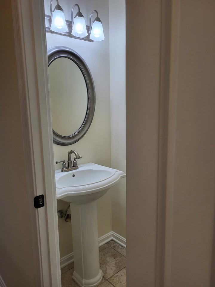 11295 Edgemoor Ct - Photo 6 of 20