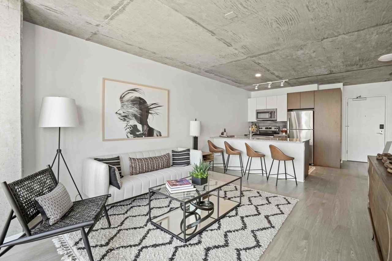 2101 S Wabash Ave - Photo 2 of 18