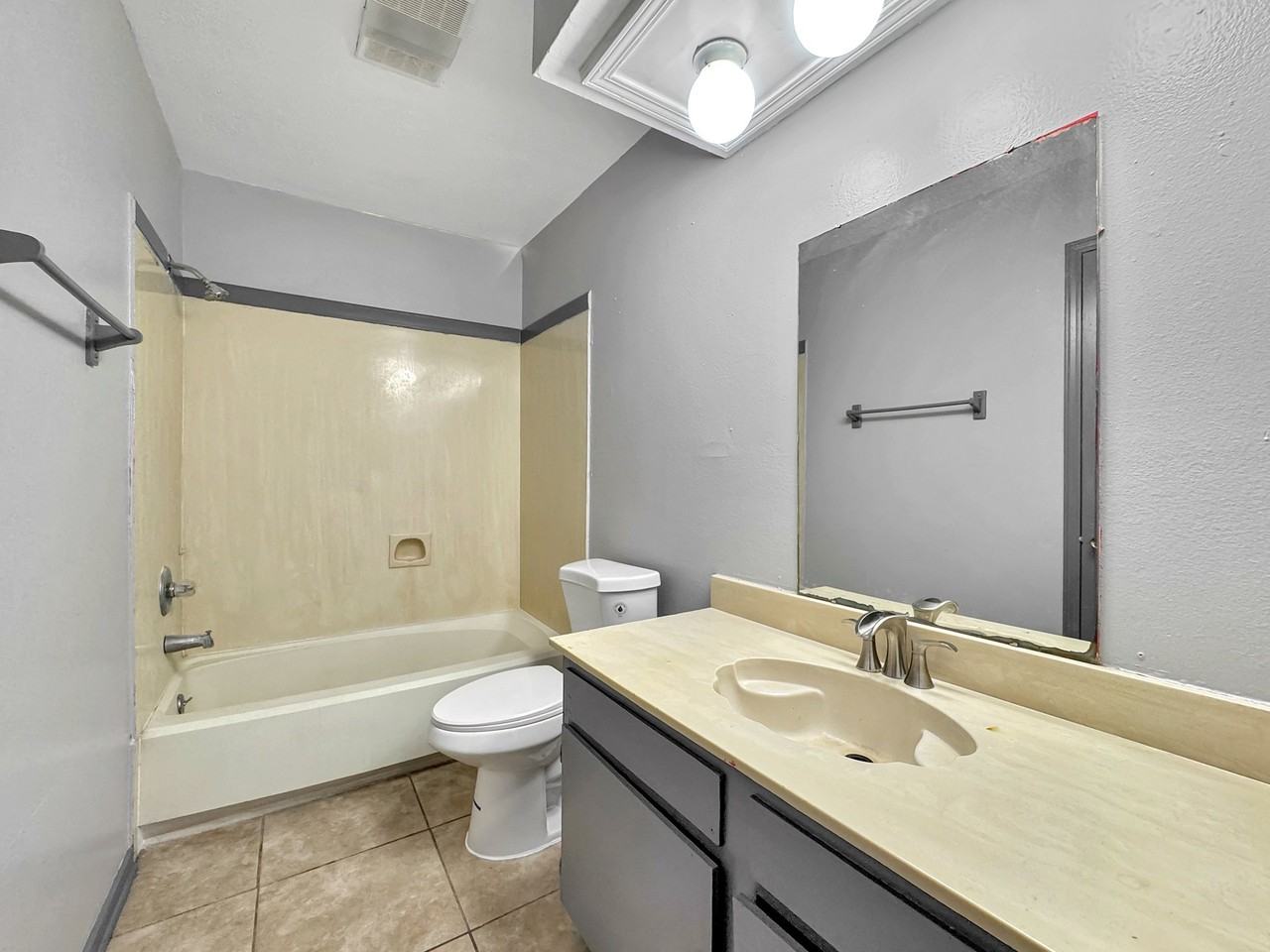 7849 Sail St - Photo 3 of 6