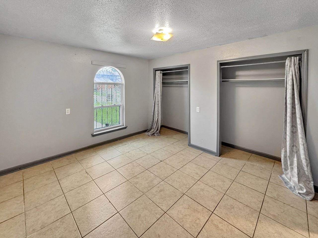 7849 Sail St - Photo 4 of 6