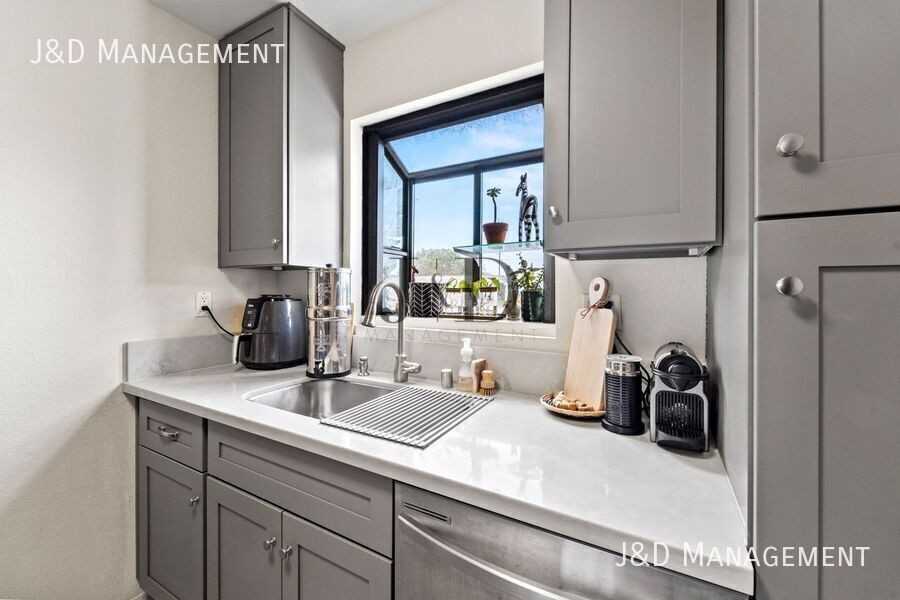 3935 32nd St #5 - Photo 6 of 15