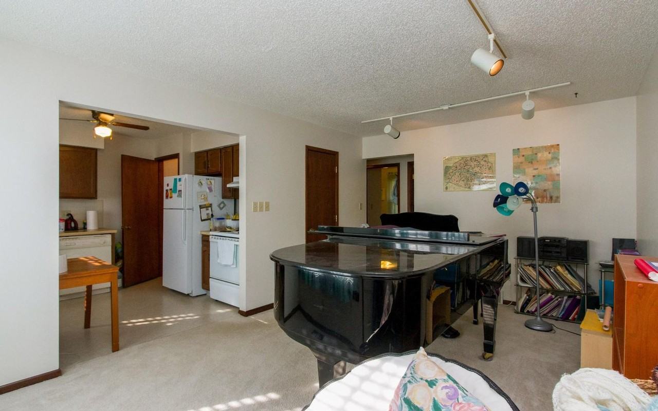 4306 50th St - Photo 3 of 11