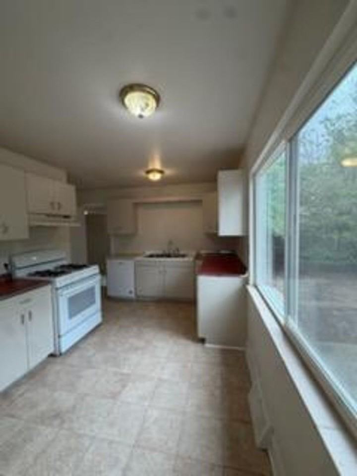 2438 17th Ave - Photo 2 of 18