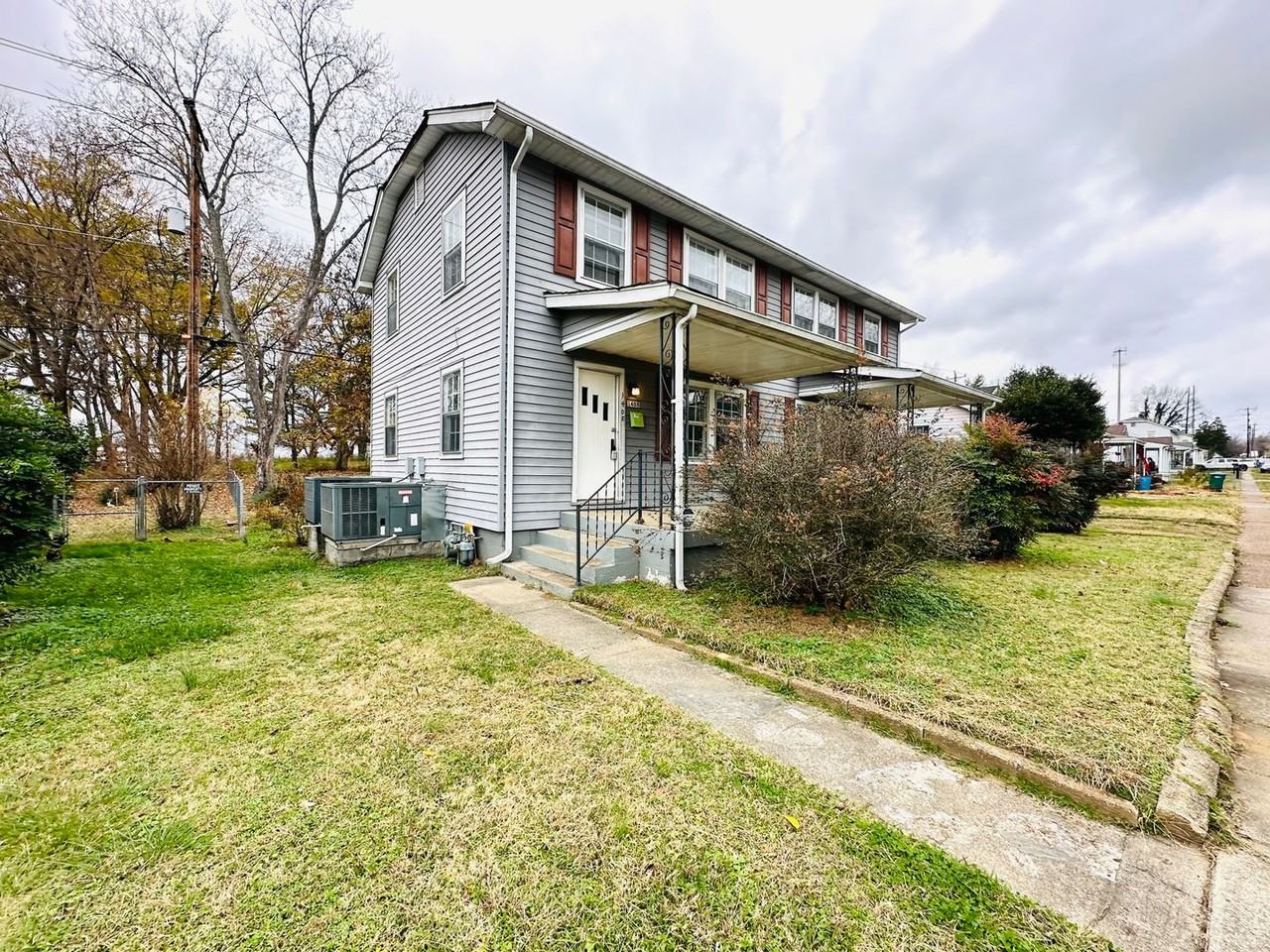 1408 Bryan St - Photo 2 of 18