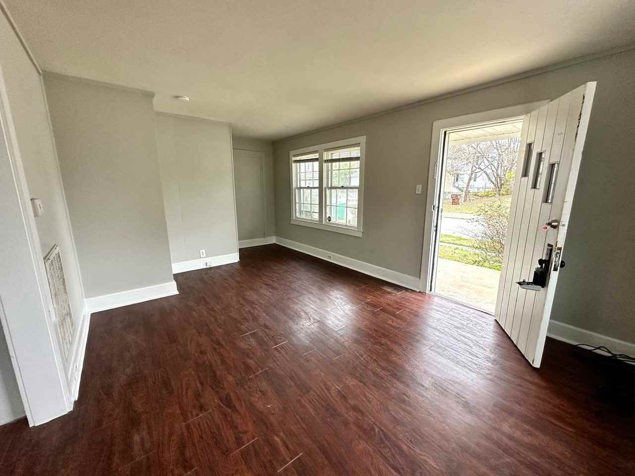 1408 Bryan St - Photo 3 of 18