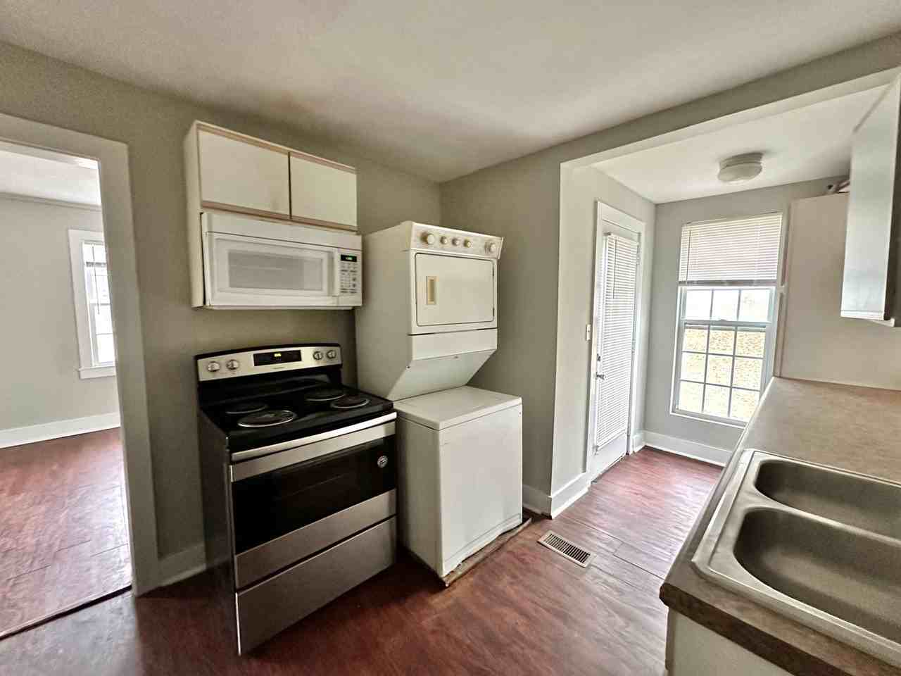 1408 Bryan St - Photo 7 of 18