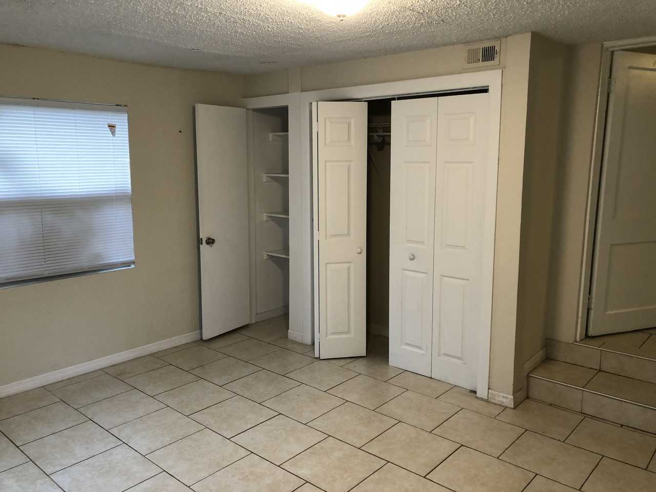 9606 N 15th St - Photo 2 of 4