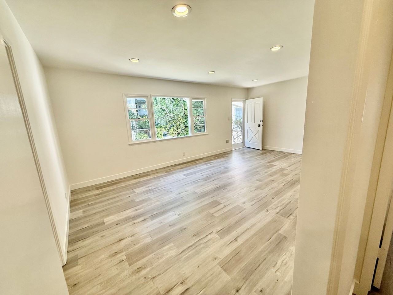 449 Oakhurst - Photo 5 of 24
