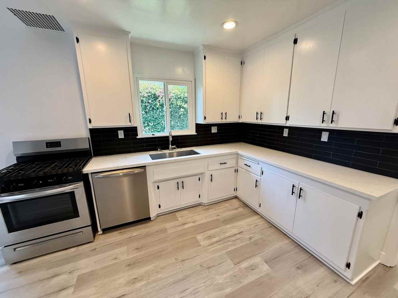 449 Oakhurst - Photo 7 of 24