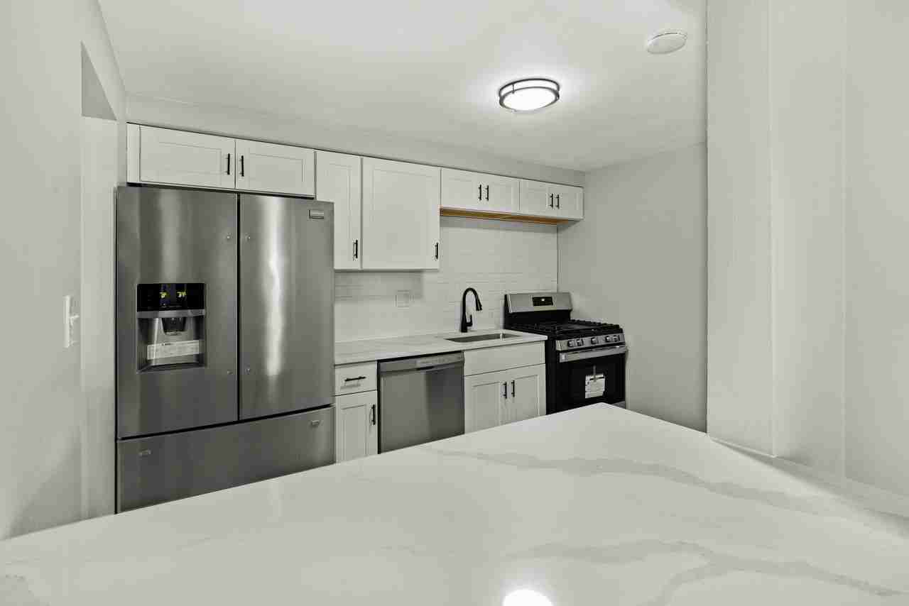 2330-2340 2330-2340 Candace Street & 400-402 Wenzell Ave - Photo 3 of 14