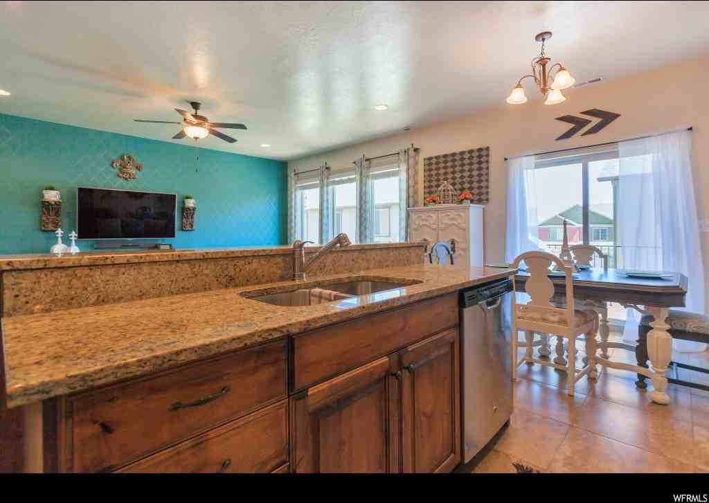 1252 N Willowbrook Ln - Photo 5 of 39