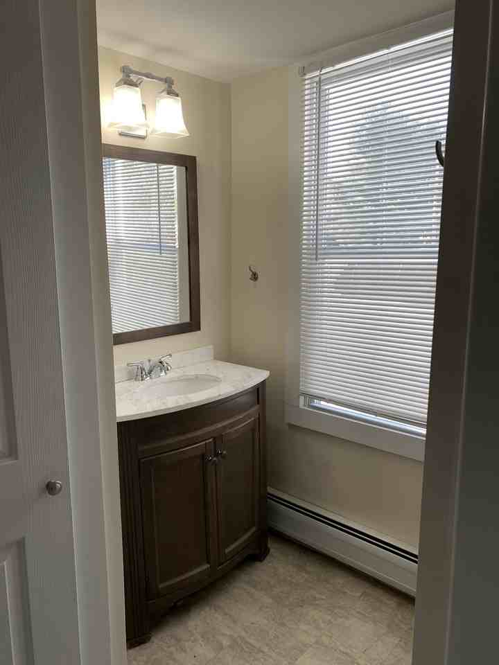 1490 Farmington Ave - Photo 4 of 16