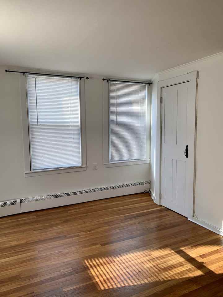 1490 Farmington Ave - Photo 5 of 16