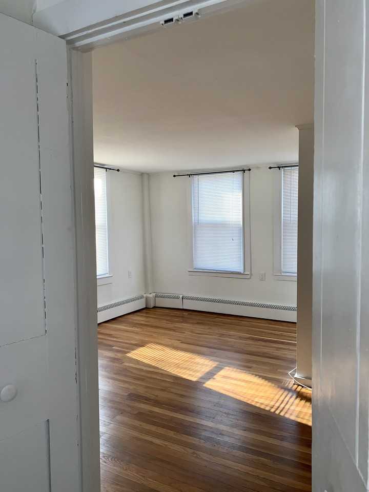 1490 Farmington Ave - Photo 7 of 16