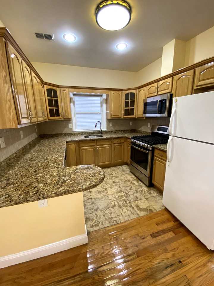 219 Congress St #1 - Photo 5 of 17