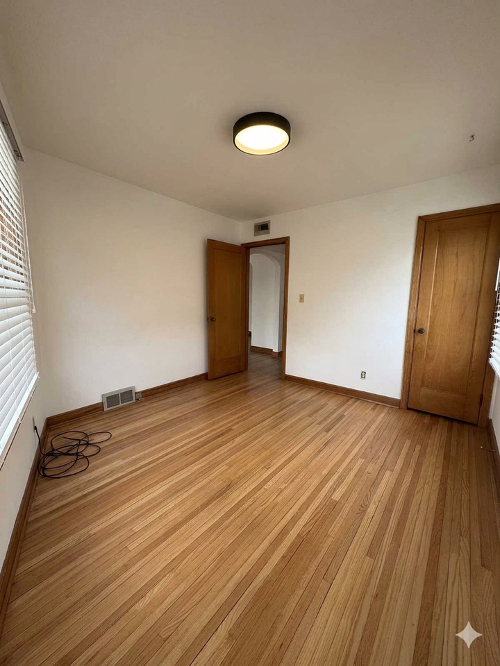 6100 W Lisbon Ave #4 - Photo 5 of 12