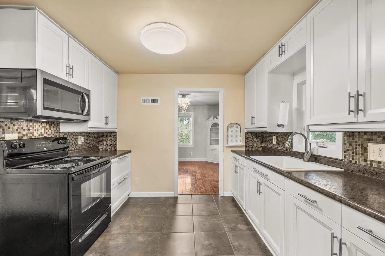 330 Drake Street - Photo 2 of 22