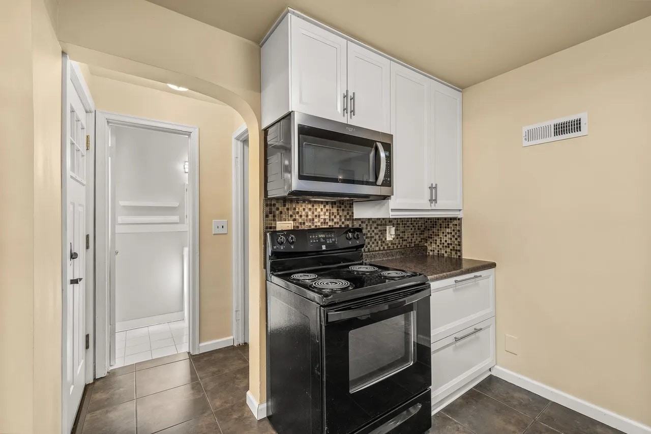 330 Drake Street - Photo 3 of 22