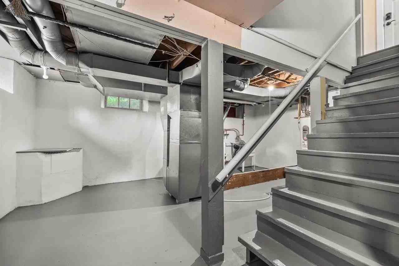 330 Drake Street - Photo 4 of 22