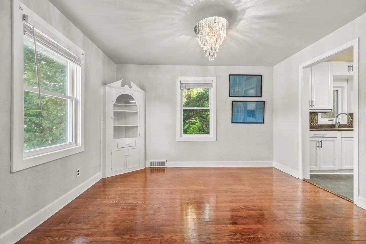 330 Drake Street - Photo 6 of 22