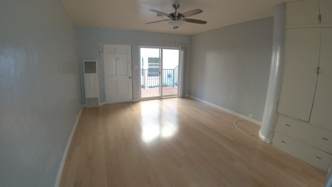 487 N Roxbury Dr #473 - Photo 2 of 14