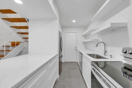 4618 Abbott Avenue - Photo 4 of 8