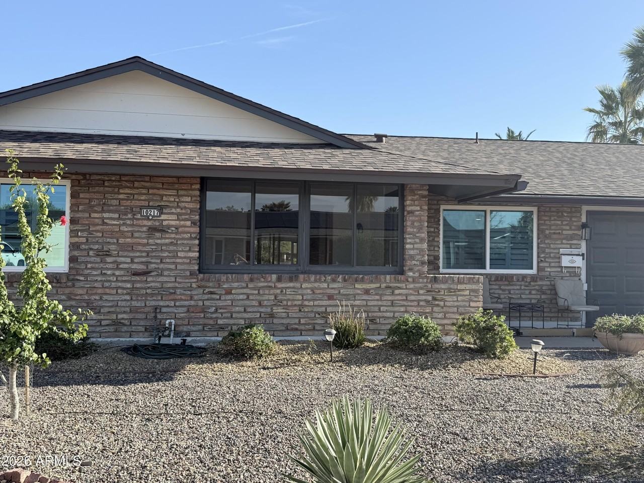 10217 W Mission Ln - Photo 2 of 18