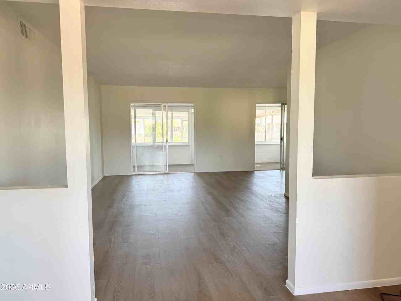 10217 W Mission Ln - Photo 4 of 18