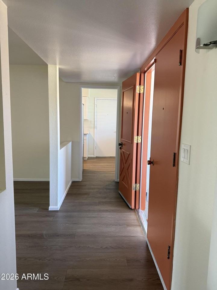 10217 W Mission Ln - Photo 5 of 18