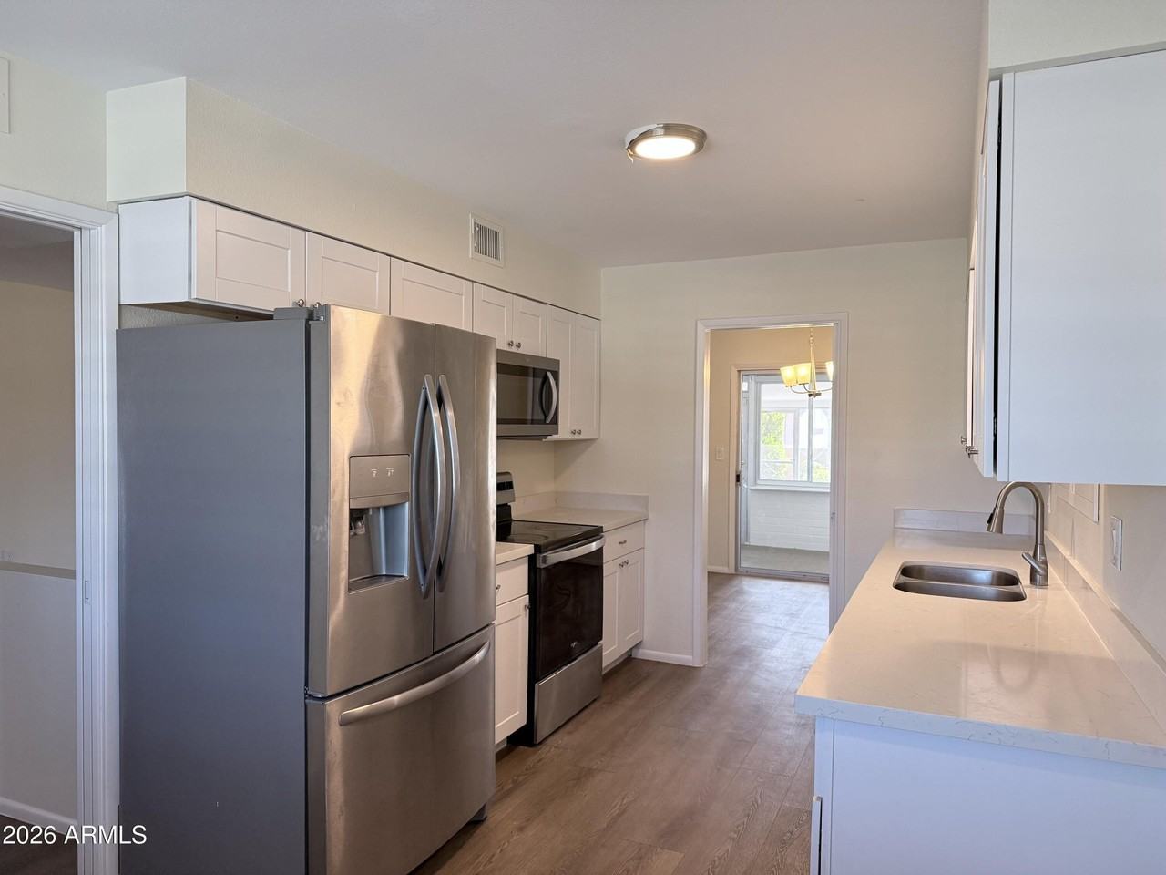 10217 W Mission Ln - Photo 6 of 18