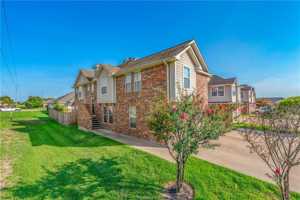featured image of 1738 Heath Dr