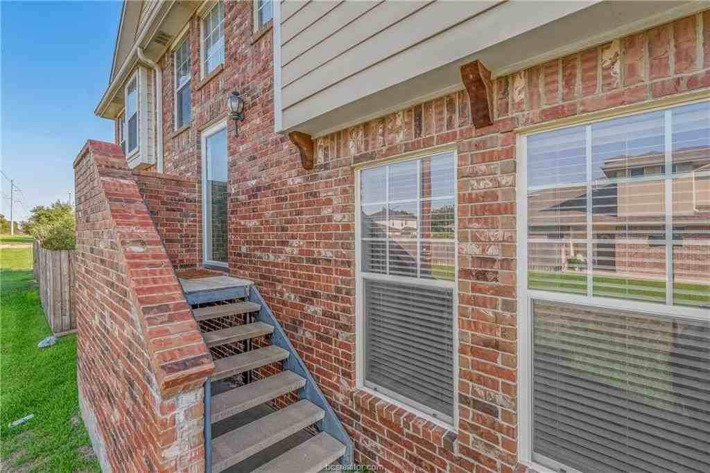 1738 Heath Dr - Photo 3 of 24