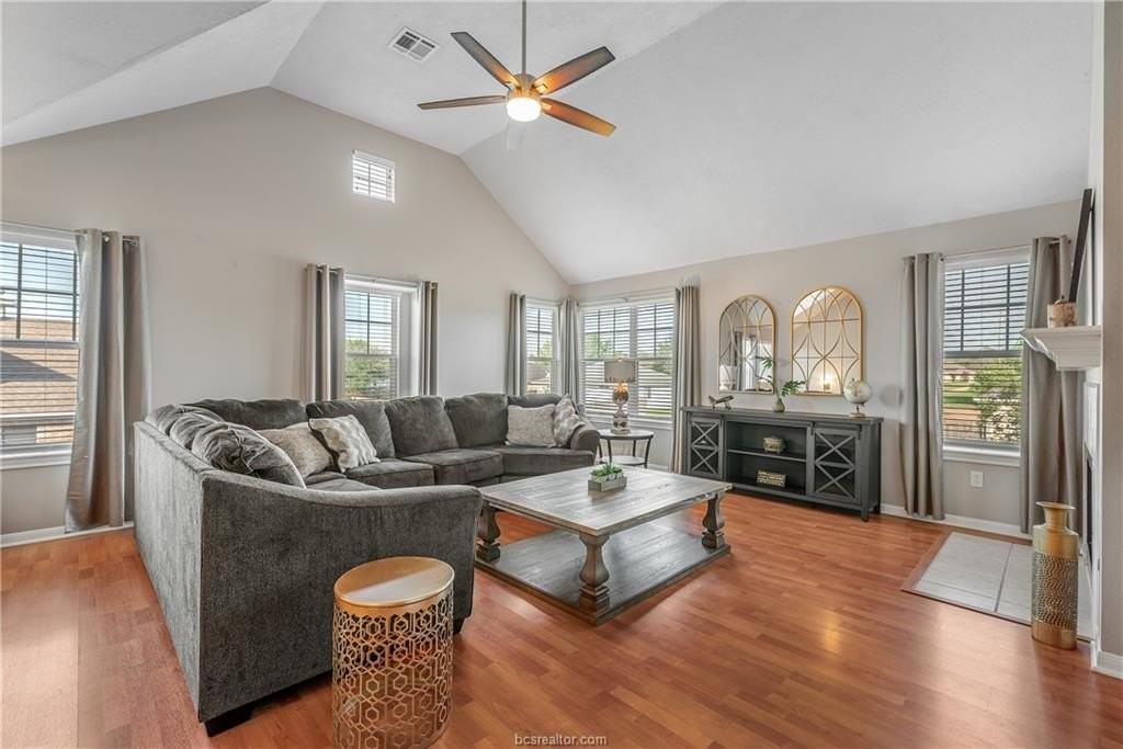1738 Heath Dr - Photo 5 of 24
