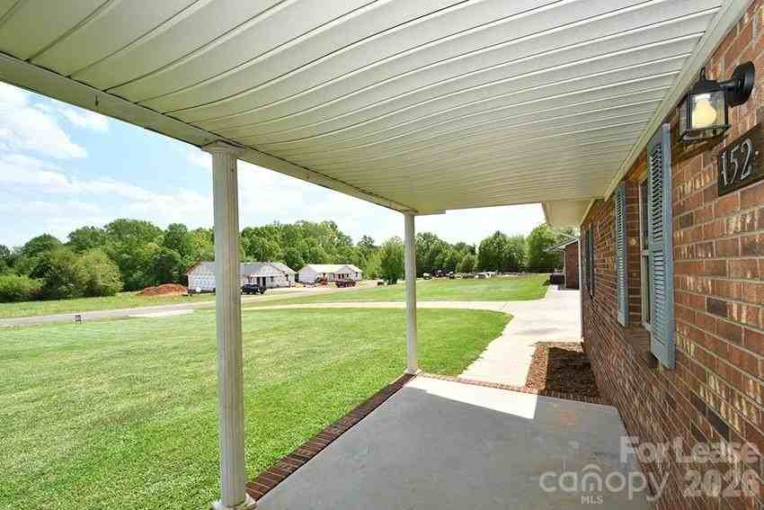152 Glen Gar Dr - Photo 3 of 16