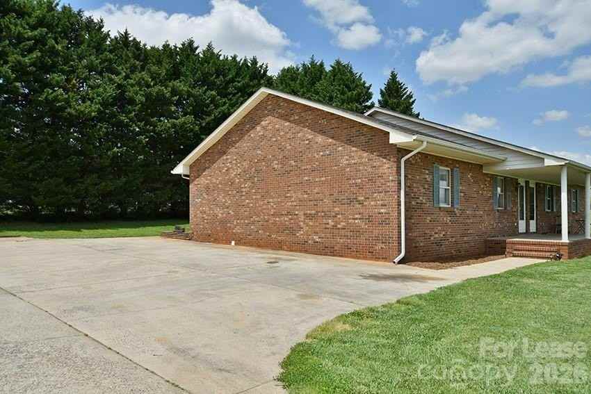 152 Glen Gar Dr - Photo 4 of 16