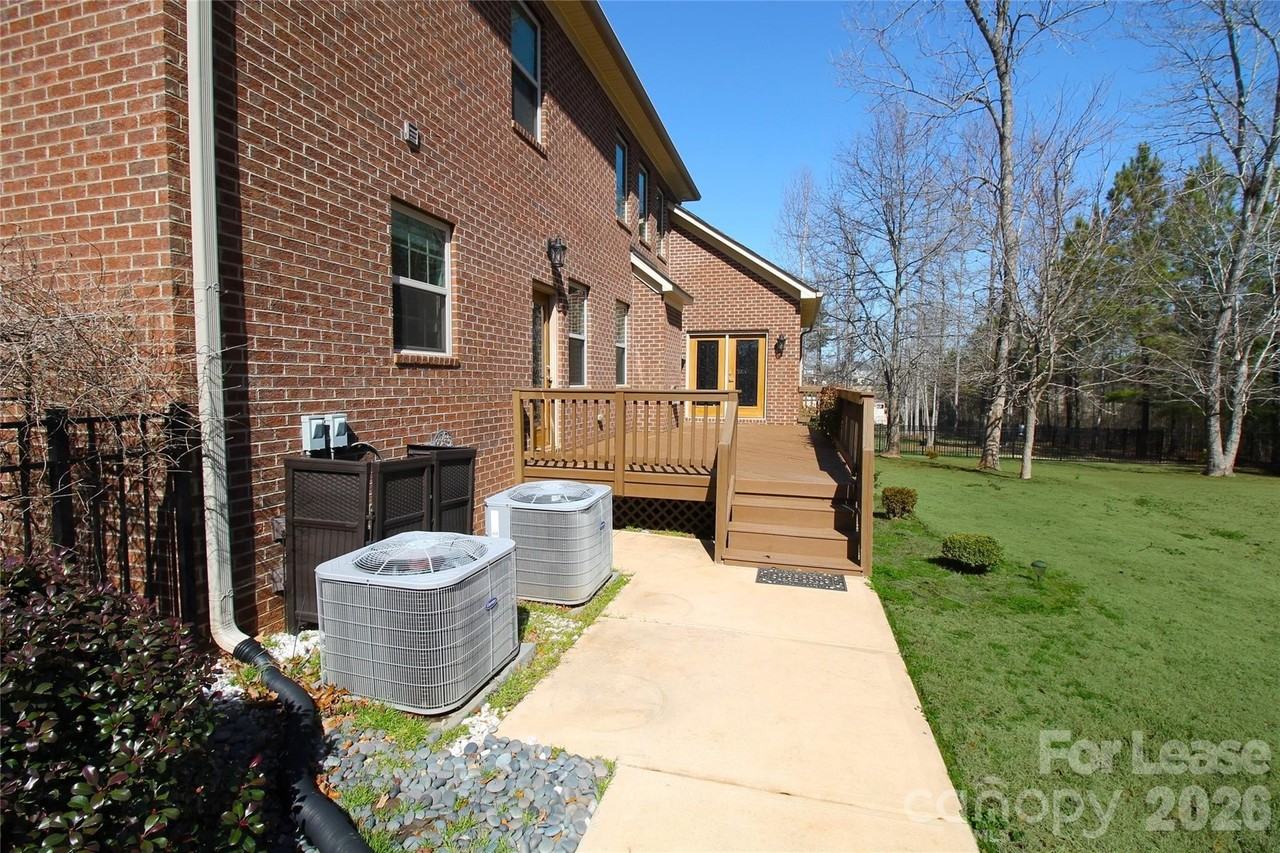 113 Bay Shore Dr - Photo 2 of 29