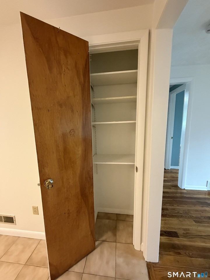 50 Lincoln Ave #1R - Photo 4 of 21