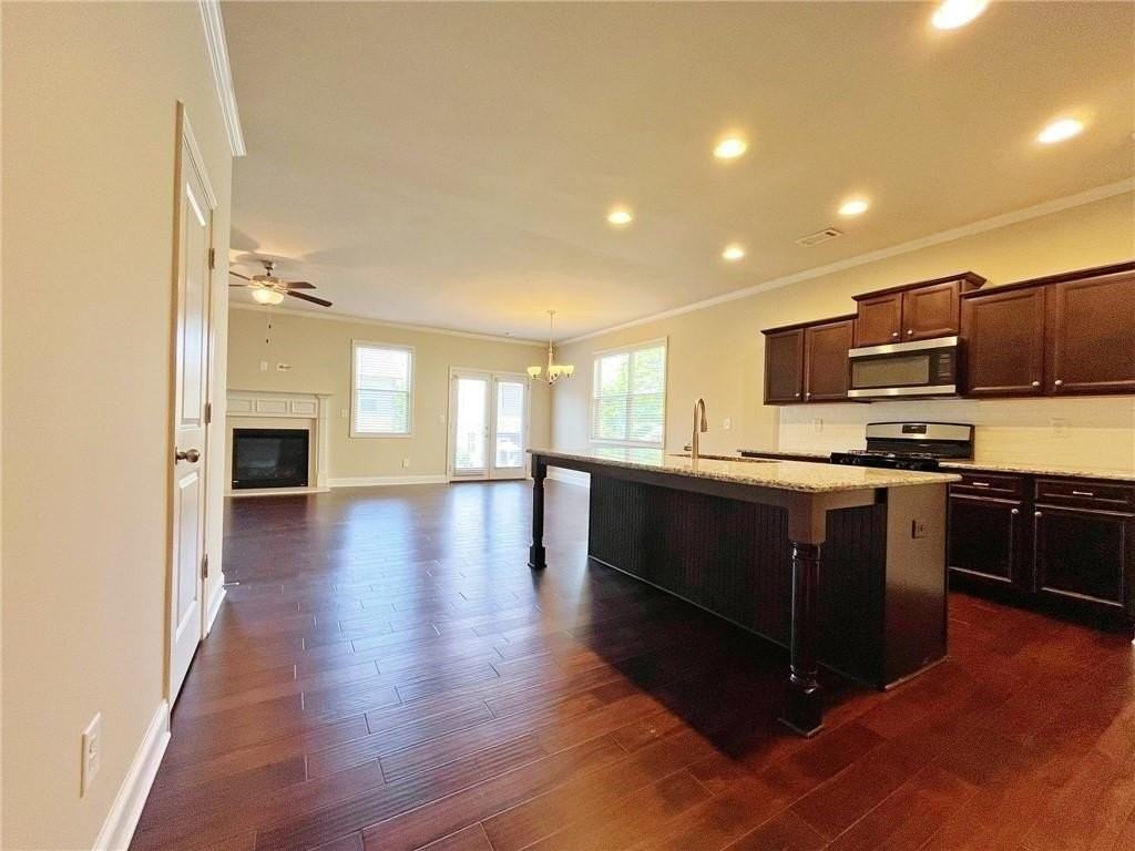 330 Holdings Dr - Photo 4 of 32