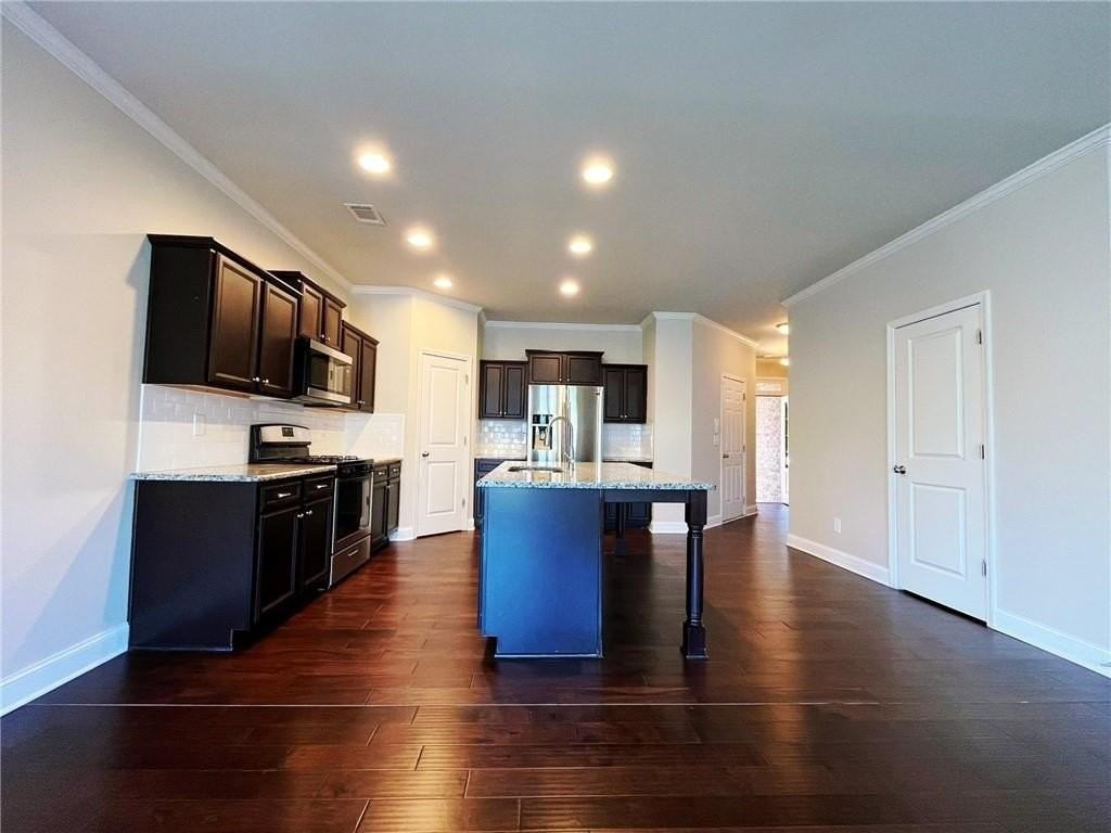 330 Holdings Dr - Photo 7 of 32