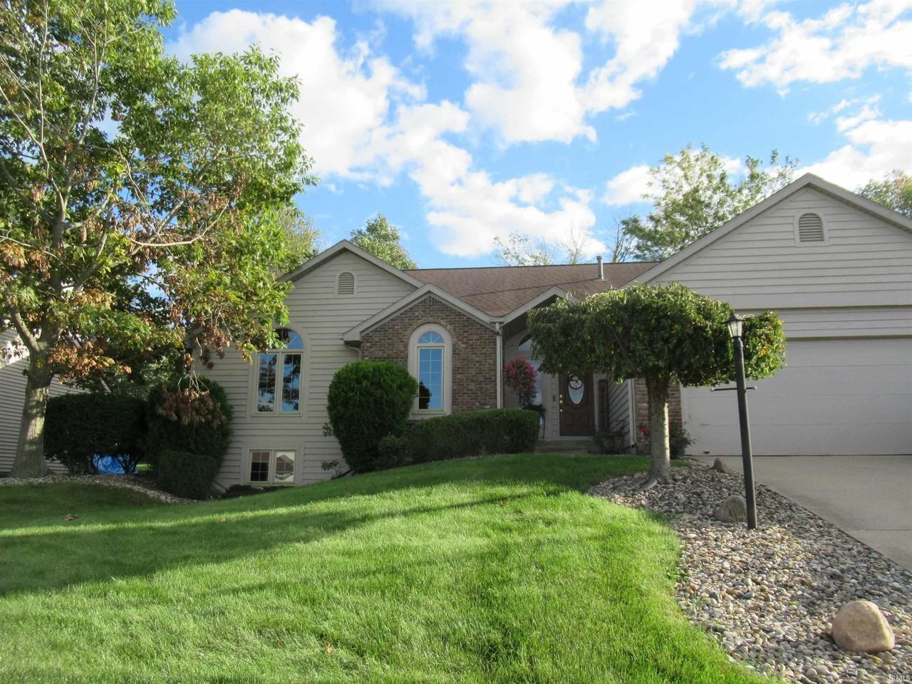 9823 Valley Vista Pl - Photo 2 of 33