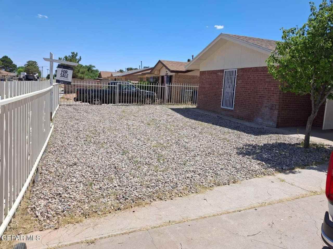 10733 Tourmaline St - Photo 4 of 35
