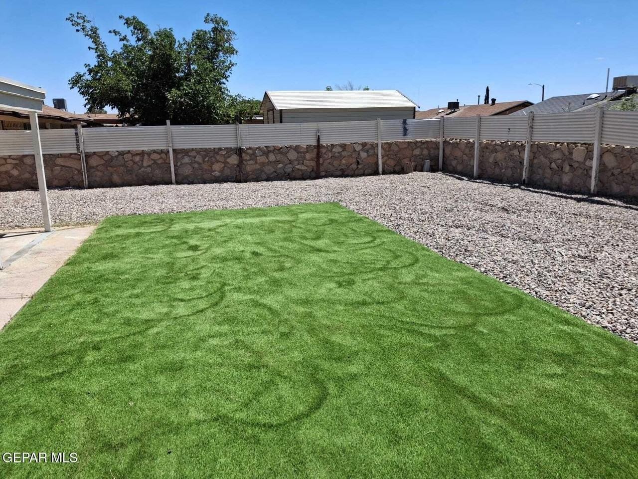 10733 Tourmaline St - Photo 6 of 35