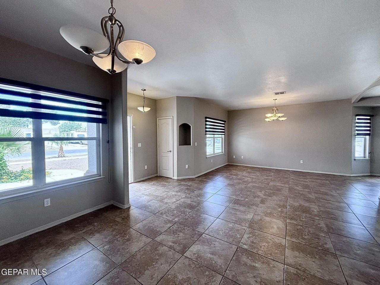 1573 Kenazo Ave - Photo 4 of 23
