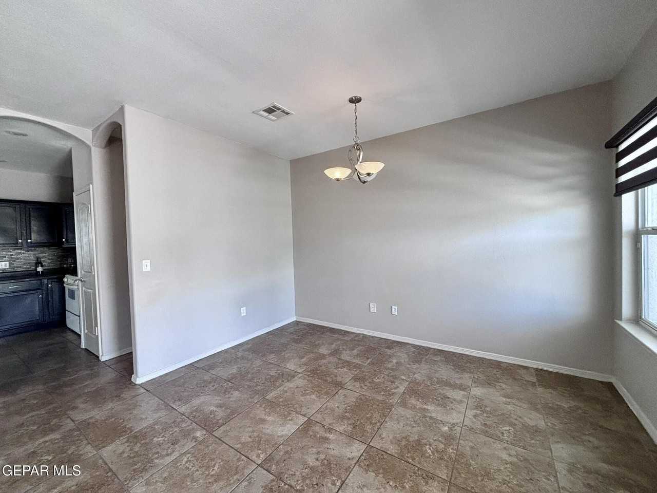 1573 Kenazo Ave - Photo 5 of 23