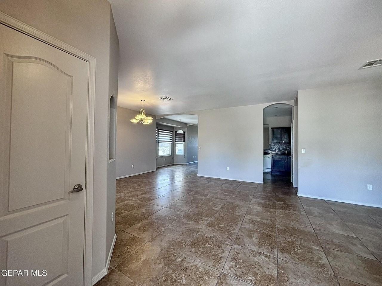 1573 Kenazo Ave - Photo 6 of 23